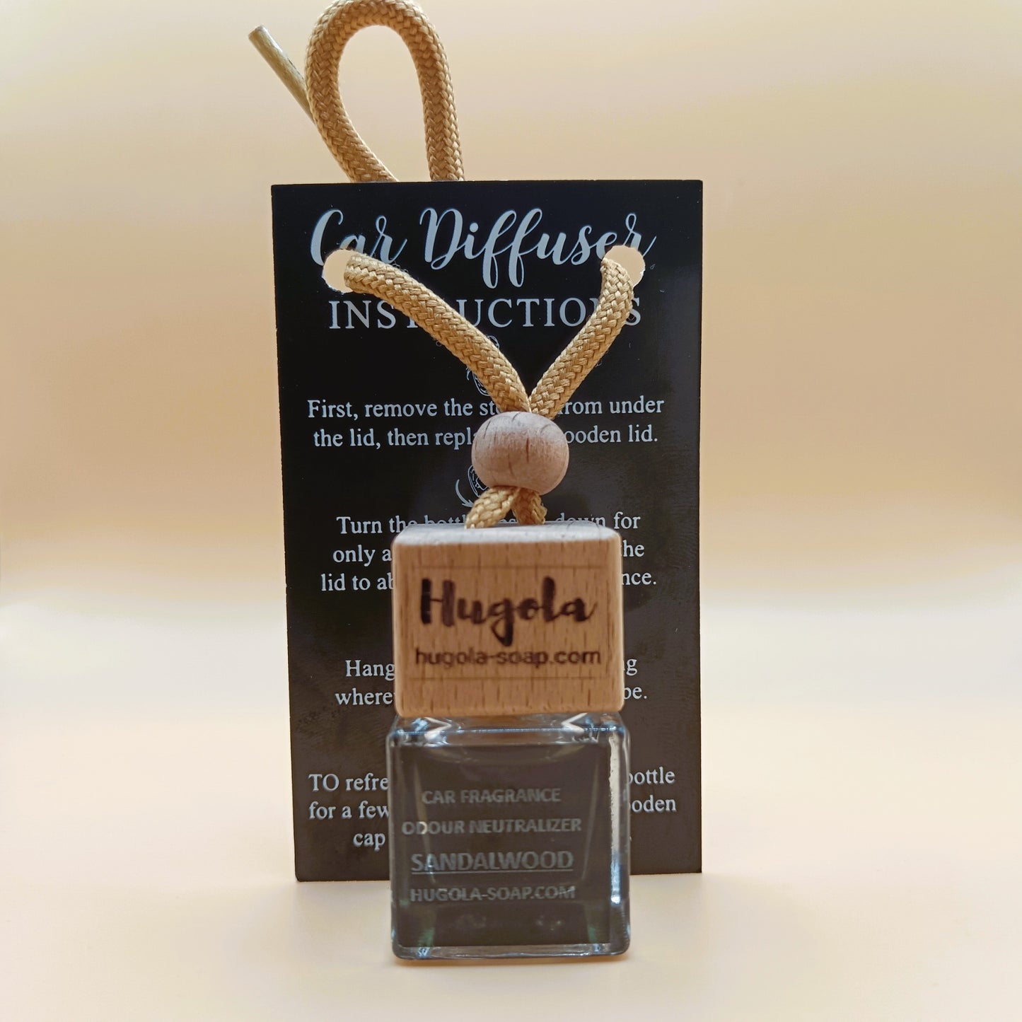 Hugola car fragrance diffuser, Sandalwood scent, displayed with instruction card and wooden cap